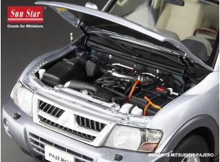 Mitsubishi Pajero V73, cool silver SunStar Metallmodell 1:18